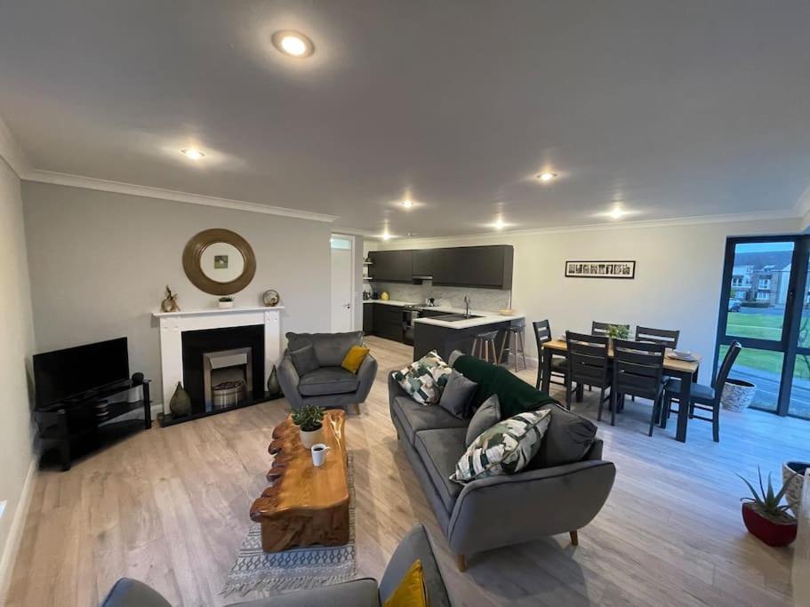 Entire Apartment , Centre Carrick-On-Shannon Exterior photo