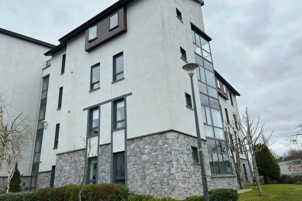 Entire Apartment , Centre Carrick-On-Shannon Exterior photo